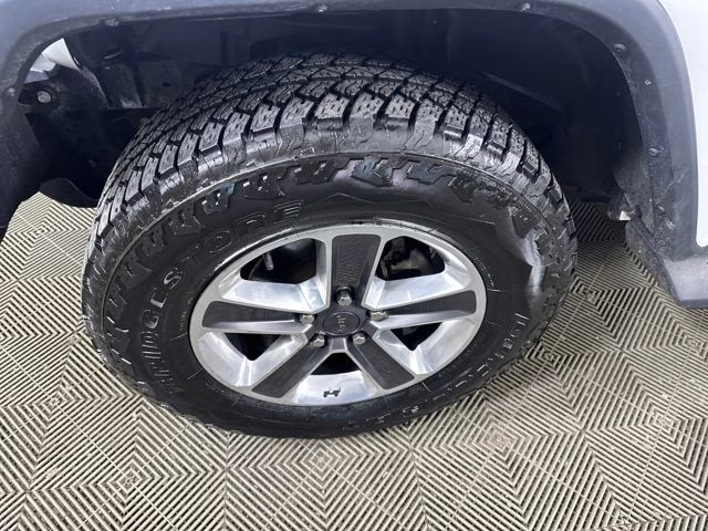 2020 Bright White Clearcoat Jeep Wrangler Unlimited Sahara 4X4 SUV