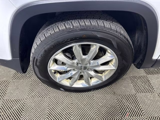 2017 Bright White Clearcoat Jeep Cherokee Limited 4X4 SUV