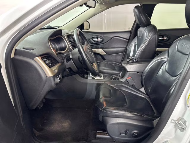 2017 Bright White Clearcoat Jeep Cherokee Limited 4X4 SUV