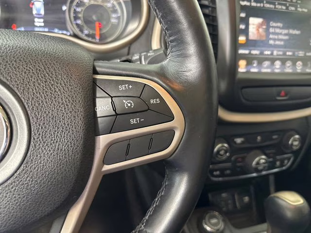2017 Bright White Clearcoat Jeep Cherokee Limited 4X4 SUV