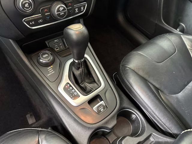 2017 Bright White Clearcoat Jeep Cherokee Limited 4X4 SUV