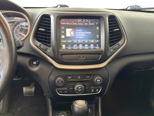 2017 Bright White Clearcoat Jeep Cherokee Limited 4X4 SUV