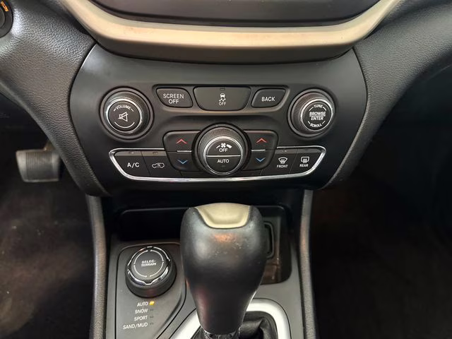 2017 Bright White Clearcoat Jeep Cherokee Limited 4X4 SUV
