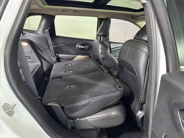 2017 Bright White Clearcoat Jeep Cherokee Limited 4X4 SUV