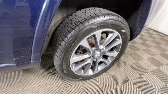 2018 True Blue Pearlcoat Jeep Grand Cherokee Overland 4X4 SUV