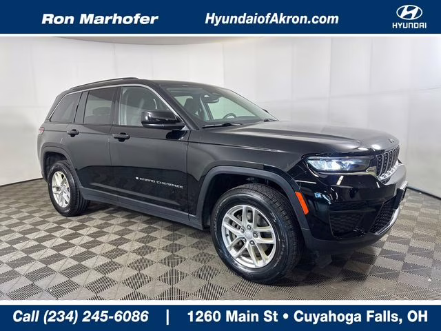 2023 Diamond Black Crystal Pearlcoat Jeep Grand Cherokee Laredo 4X4 SUV
