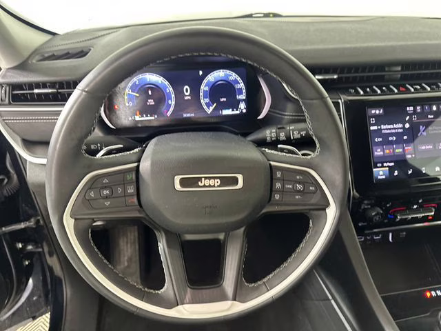 2023 Diamond Black Crystal Pearlcoat Jeep Grand Cherokee Laredo 4X4 SUV