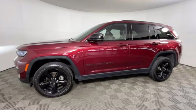 2023 Velvet Red Pearlcoat Jeep Grand Cherokee Altitude X 4X4 SUV