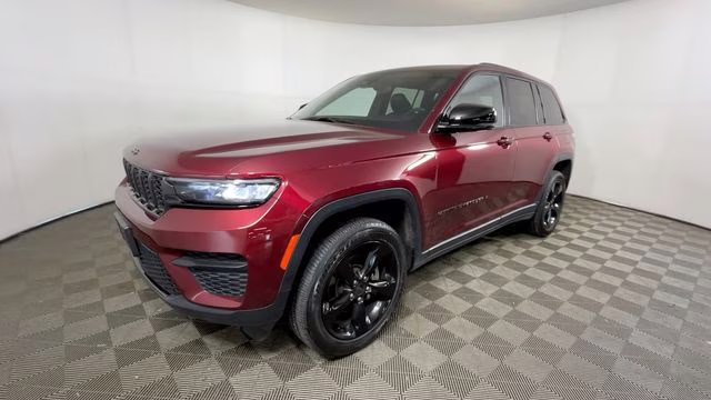 2023 Velvet Red Pearlcoat Jeep Grand Cherokee Altitude X 4X4 SUV