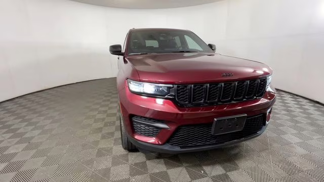 2023 Velvet Red Pearlcoat Jeep Grand Cherokee Altitude X 4X4 SUV