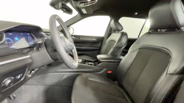2023 Velvet Red Pearlcoat Jeep Grand Cherokee Altitude X 4X4 SUV
