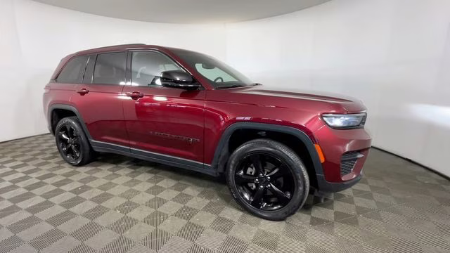 2023 Velvet Red Pearlcoat Jeep Grand Cherokee Altitude X 4X4 SUV