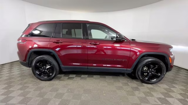 2023 Velvet Red Pearlcoat Jeep Grand Cherokee Altitude X 4X4 SUV