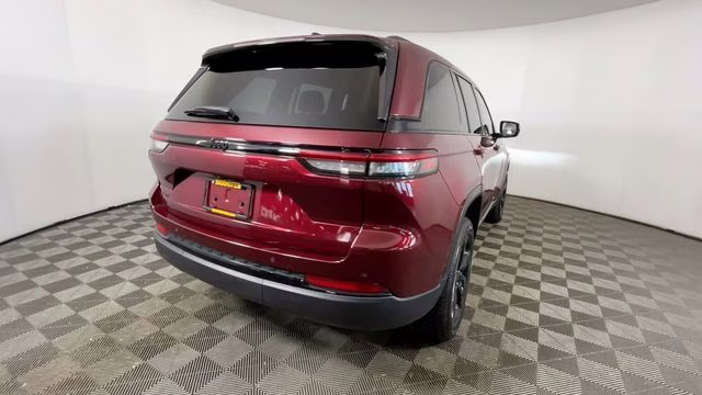 2023 Velvet Red Pearlcoat Jeep Grand Cherokee Altitude X 4X4 SUV