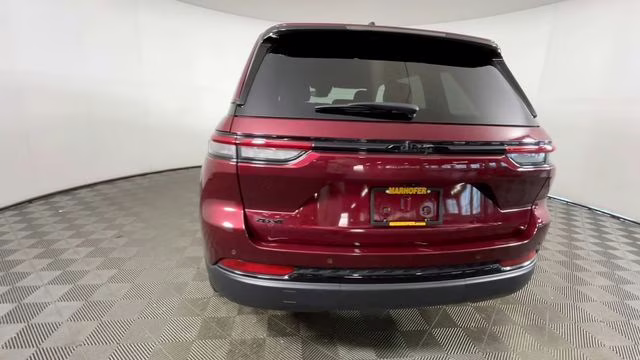 2023 Velvet Red Pearlcoat Jeep Grand Cherokee Altitude X 4X4 SUV