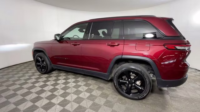 2023 Velvet Red Pearlcoat Jeep Grand Cherokee Altitude X 4X4 SUV