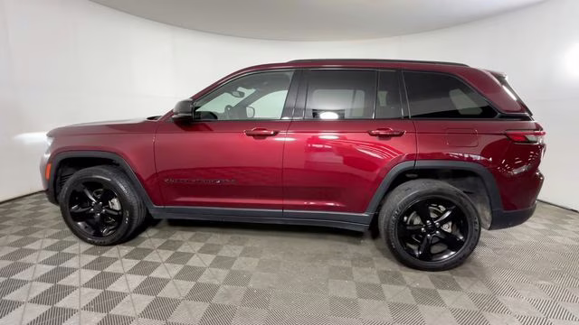 2023 Velvet Red Pearlcoat Jeep Grand Cherokee Altitude X 4X4 SUV