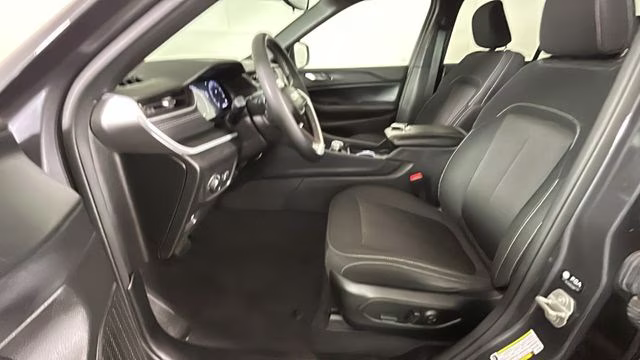 2024 Baltic Gray Metallic Clearcoat Jeep Grand Cherokee Laredo 4X4 SUV