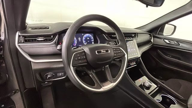 2024 Baltic Gray Metallic Clearcoat Jeep Grand Cherokee Laredo 4X4 SUV
