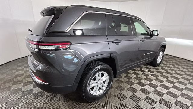 2024 Baltic Gray Metallic Clearcoat Jeep Grand Cherokee Laredo 4X4 SUV