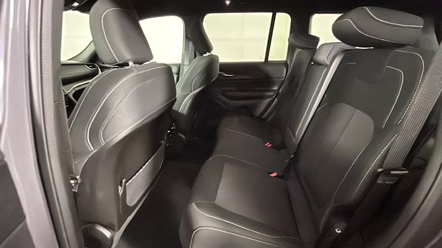 2024 Baltic Gray Metallic Clearcoat Jeep Grand Cherokee Laredo 4X4 SUV