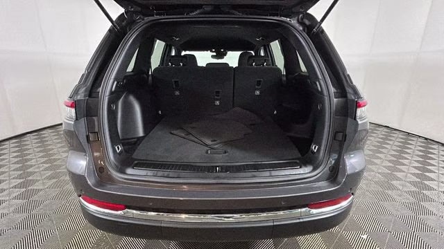 2024 Baltic Gray Metallic Clearcoat Jeep Grand Cherokee Laredo 4X4 SUV