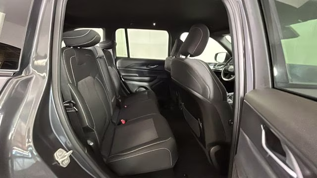 2024 Baltic Gray Metallic Clearcoat Jeep Grand Cherokee Laredo 4X4 SUV