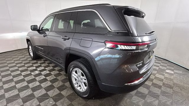 2024 Baltic Gray Metallic Clearcoat Jeep Grand Cherokee Laredo 4X4 SUV
