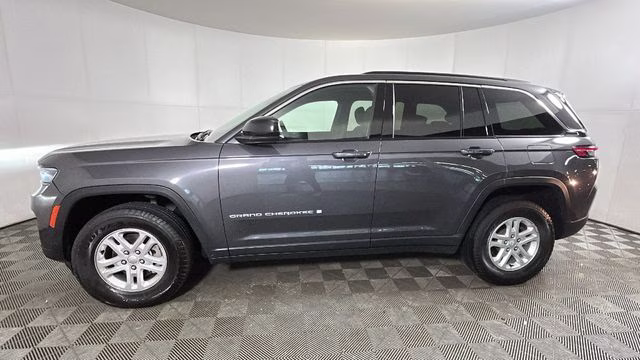 2024 Baltic Gray Metallic Clearcoat Jeep Grand Cherokee Laredo 4X4 SUV