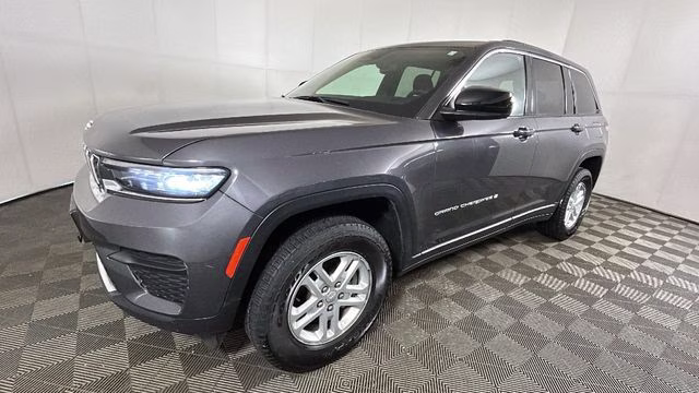 2024 Baltic Gray Metallic Clearcoat Jeep Grand Cherokee Laredo 4X4 SUV