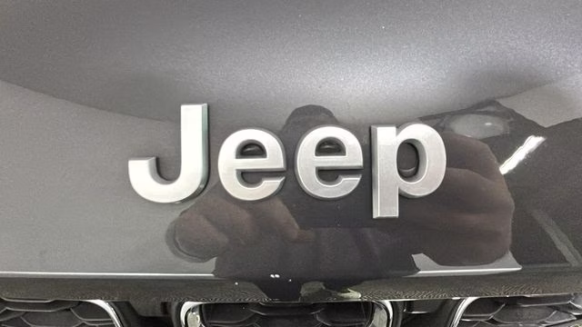 2024 Baltic Gray Metallic Clearcoat Jeep Grand Cherokee Laredo 4X4 SUV