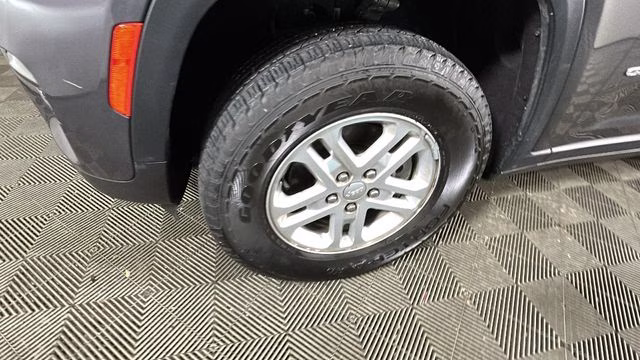 2024 Baltic Gray Metallic Clearcoat Jeep Grand Cherokee Laredo 4X4 SUV