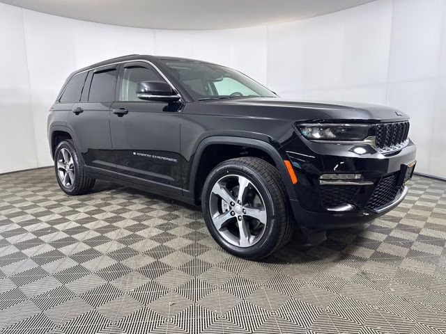 2023 Diamond Black Crystal Pearlcoat Jeep Grand Cherokee 4xe 4X4 SUV