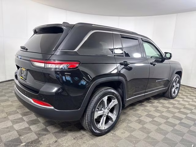 2023 Diamond Black Crystal Pearlcoat Jeep Grand Cherokee 4xe 4X4 SUV