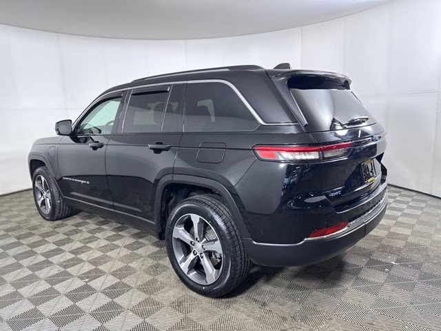 2023 Diamond Black Crystal Pearlcoat Jeep Grand Cherokee 4xe 4X4 SUV