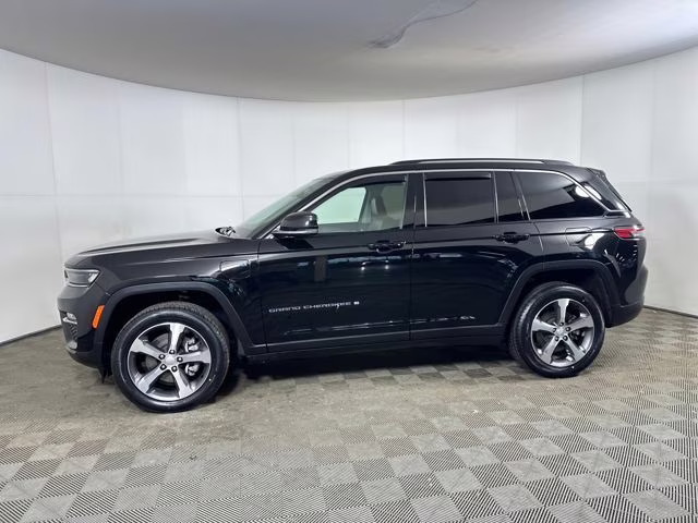 2023 Diamond Black Crystal Pearlcoat Jeep Grand Cherokee 4xe 4X4 SUV