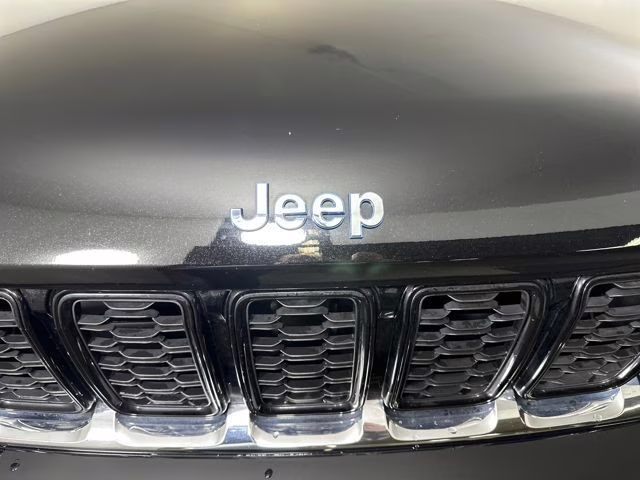 2023 Diamond Black Crystal Pearlcoat Jeep Grand Cherokee 4xe 4X4 SUV