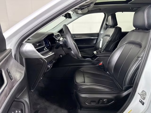 2023 Bright White Clearcoat Jeep Grand Cherokee 4xe 4X4 SUV