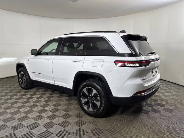 2023 Bright White Clearcoat Jeep Grand Cherokee 4xe 4X4 SUV