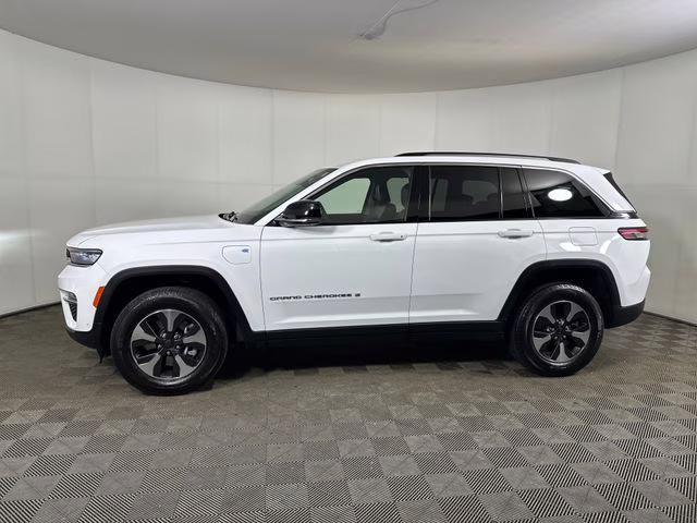 2023 Bright White Clearcoat Jeep Grand Cherokee 4xe 4X4 SUV