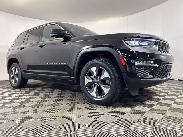 2023 Diamond Black Crystal Pearlcoat Jeep Grand Cherokee 4xe 4X4 SUV