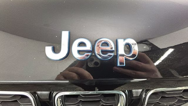 2023 Diamond Black Crystal Pearlcoat Jeep Grand Cherokee 4xe 4X4 SUV