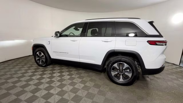 2023 Bright White Clearcoat Jeep Grand Cherokee 4xe 4X4 SUV