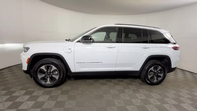 2023 Bright White Clearcoat Jeep Grand Cherokee 4xe 4X4 SUV