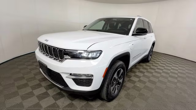 2023 Bright White Clearcoat Jeep Grand Cherokee 4xe 4X4 SUV