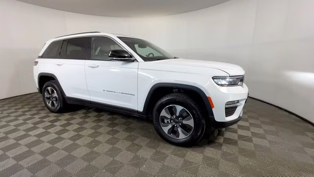 2023 Bright White Clearcoat Jeep Grand Cherokee 4xe 4X4 SUV