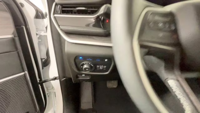 2023 Bright White Clearcoat Jeep Grand Cherokee 4xe 4X4 SUV