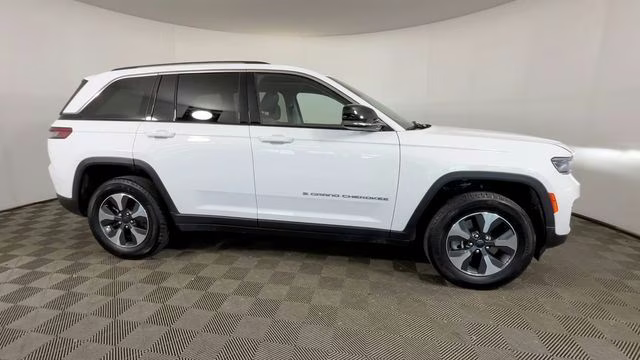 2023 Bright White Clearcoat Jeep Grand Cherokee 4xe 4X4 SUV