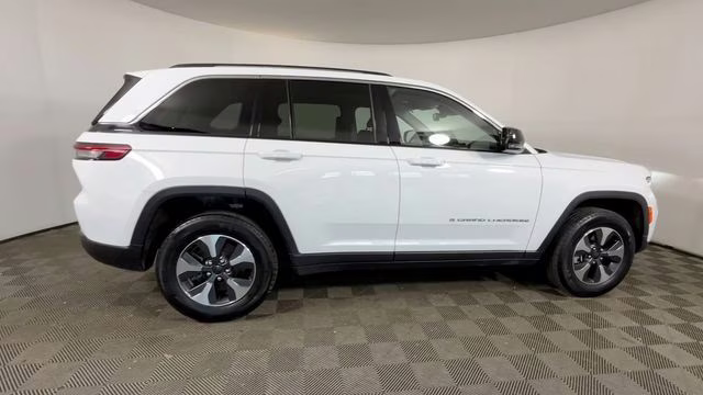 2023 Bright White Clearcoat Jeep Grand Cherokee 4xe 4X4 SUV