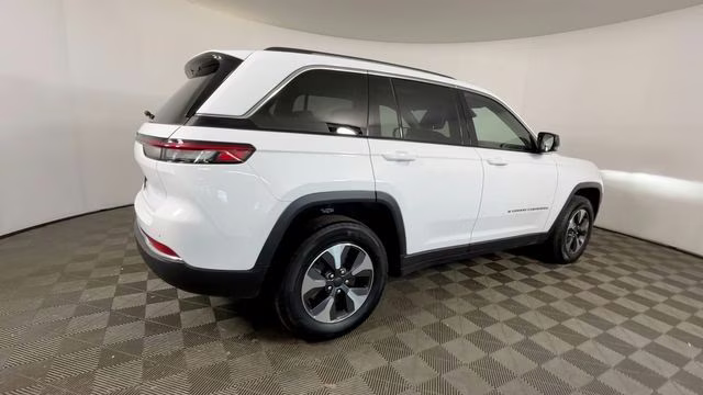 2023 Bright White Clearcoat Jeep Grand Cherokee 4xe 4X4 SUV